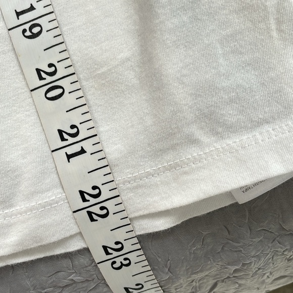 GUESS Lt. Weight Tee - Picture 6 of 6